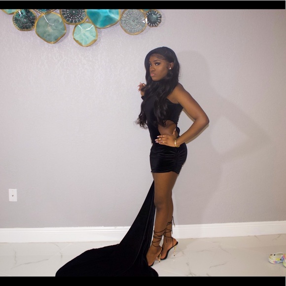 Velvey Black Dress - Picture 6 of 6